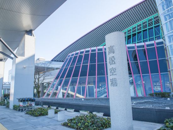 空港送迎 高松空港 ⇔ 高松市内・琴平・丸亀・坂出 うどん屋1店舗立ち寄り付き＜選べる出発時間／選べる送迎地＞4名参加で1名5,000円～ by 琴参タクシー