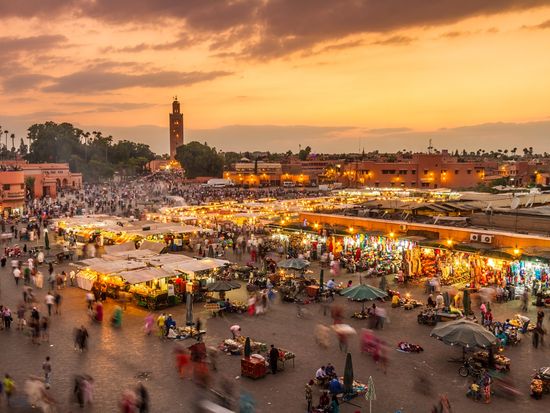 Morocco_Marrakesh_Jamaa el Fna market squar_shutterstock_685174879