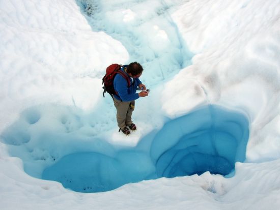 ペリトモレノ氷河で憧れのアイストレッキング！氷河の上でしか見られない絶景やアンデスの自然もご案内＜9～4月／混載／1日／英語ガイド／エル・カラファテ発＞