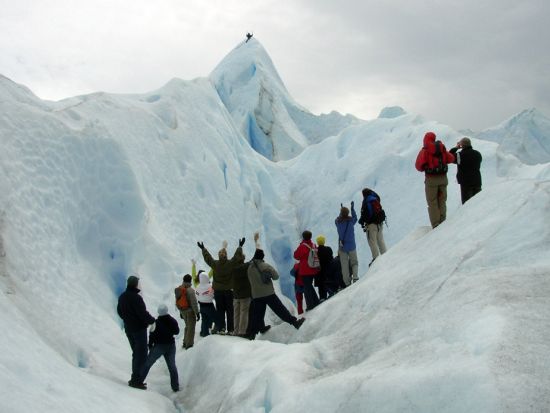 ペリトモレノ氷河で憧れのアイストレッキング！氷河の上でしか見られない絶景やアンデスの自然もご案内＜9～4月／混載／1日／英語ガイド／エル・カラファテ発＞