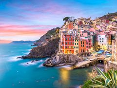 Itarly_Cinque_Terre_pixta_97522731_L