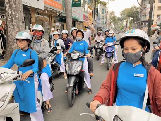 日本語バイクツアー　絶品ローカルフードと人気観光地の夜景をバイクで巡る ＜夜／現地ドライバー（日本語）／食事付き／選べる集合・解散場所／保険完備＞ 