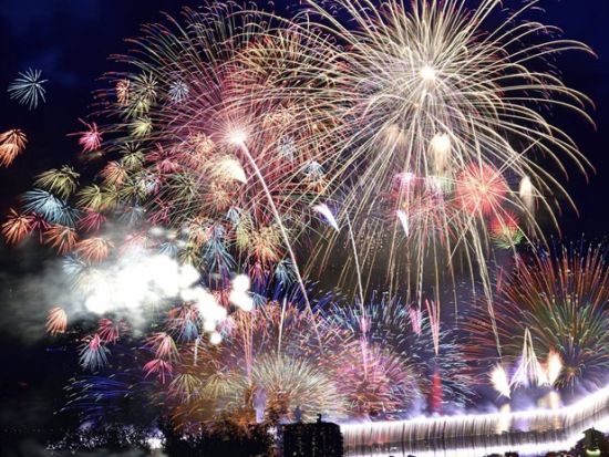8月15日限定！諏訪湖湖上花火大会バスツアー 観覧席付きプランもあり！＜立川・八王子発＞