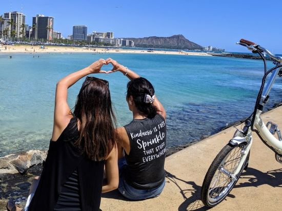 ワイキキ電動自転車ツアー　ダイアモンドヘッド＋カハラホテル＋カハラモール＋カピオラニ公園　土曜日はKCCファーマーズマーケットも！＜3時間半／日本語ガイド＞