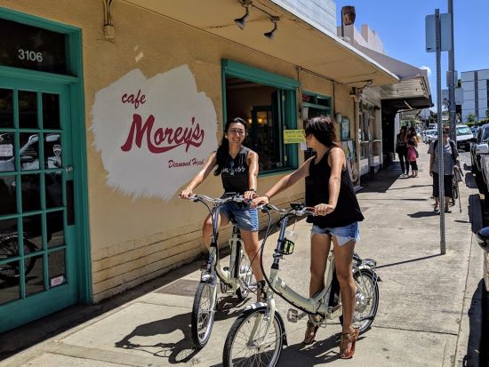 電動自転車レンタル　アクセル付きの電動自転車で自由に旅を満喫！＜4時間または8時間＞by アロホノ ワイキキ店