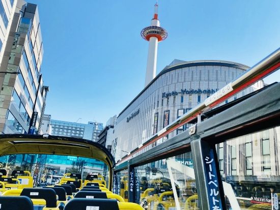 オープントップバス 東寺の五重塔や二条城など誉れ高き名所を周遊（2026/9/24～9/30限定）＜京都駅発＞by おこしバス（京都定期観光バス）