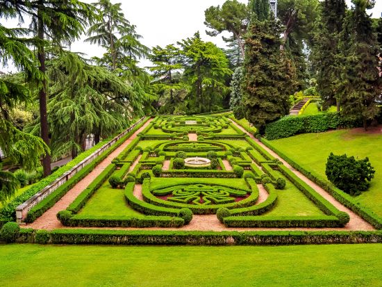 ヴァチカン美術館入場チケット事前予約＋街歩き音声ガイドアプリ／乗り降り自由観光バス乗車券付きプランあり＜緊急時の24時間日本語サポート付＞