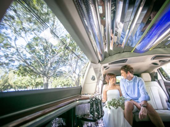 ハワイ　1日完結挙式（ビーチウェディング）リムジン送迎＆ビーチフォト付きの海辺で挙げるナチュラルウェディングプラン（挙式・撮影・衣装・メイク）