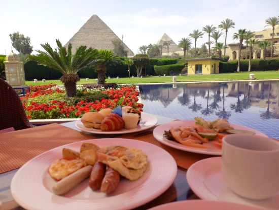 ピラミッドに1番近い5つ星ホテル「マリオット・メナ・ハウス（Marriott Mena House）」での朝食 観光付きプランあり＜送迎付き／カイロ発／専用車＞