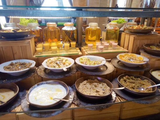 ピラミッドに1番近い5つ星ホテル「マリオット・メナ・ハウス（Marriott Mena House）」での朝食 観光付きプランあり＜送迎付き／カイロ発／専用車＞