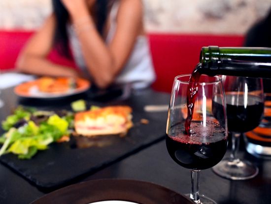 マレ地区グルメウォーキングツアー！パリの伝統＆最先端の美食とスイーツをたっぷり試食　ワイン試飲付＜英語／約3時間＞