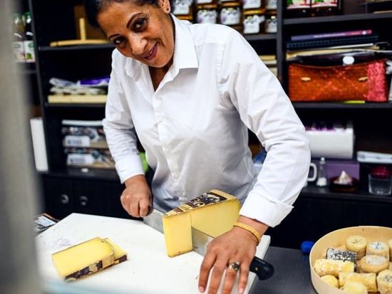 マレ地区グルメウォーキングツアー！パリの伝統＆最先端の美食とスイーツをたっぷり試食　ワイン試飲付＜英語／約3時間＞の写真5