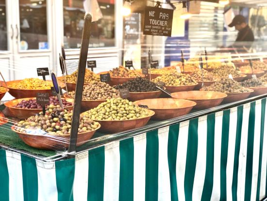 普段着でパリを散策！朝市ショッピング＋カフェ体験＜日本語アシスタント／1ドリンク付き＞ by Mybus