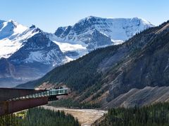 Canada_Alberta_Banff_Jasper-National-Park_Glacier-Skywalk_shutterstock_605978216