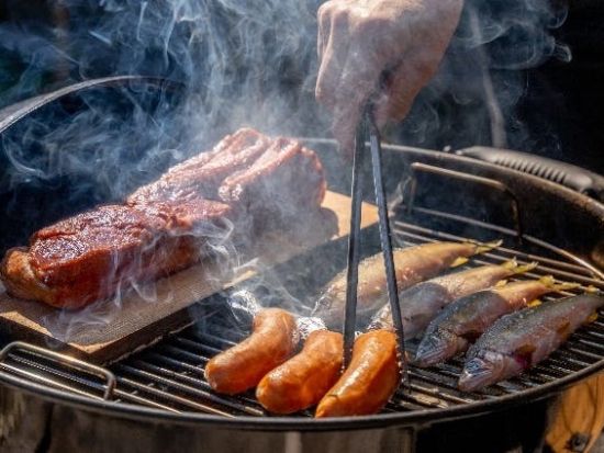 ZEROからはじめる民宿×キャンプ お子様も挑戦できる薪割りや野菜の収穫！板ごと焼くプランクBBQで絶品松阪牛をご賞味＜4時間／BBQ昼食付／大紀町＞