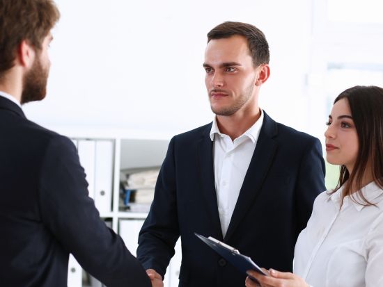 【専門通訳手配】展示会・商談会アテンドサービス　フランス語通訳＜4・6・8時間／パリ市内＞　メゾン・エ・オブジェ、サロン・デュ・ショコラなど対応可能