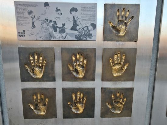 【ソウル＆江原編】人気K-POPグループの聖地を巡るツアー！香湖海岸バス停＋オリンピック主競技場＋鶴洞公園＋国立中央博物館ほか＜1日／日本語ガイド／明洞解散＞