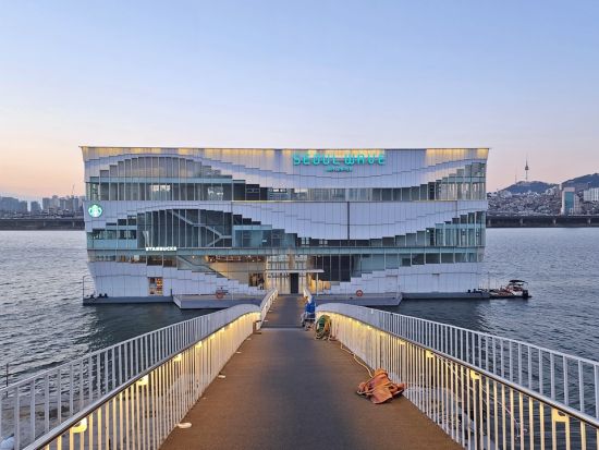 【ソウル＆江原編】人気K-POPグループの聖地を巡るツアー！香湖海岸バス停＋オリンピック主競技場＋鶴洞公園＋国立中央博物館ほか＜1日／日本語ガイド／明洞解散＞