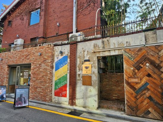 人気K-POPグループの聖地を巡るツアー！ソウルの森＋鶴洞公園＋HYBE周辺＋旧宿舎リノベカフェほか＜1日／日本語ガイド／明洞解散＞