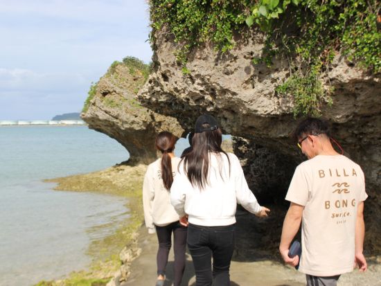 神々の島 浜比嘉島　歴史・伝説・自然巡りツアー！ 自然歴史ガイドが希望にあわせてご案内＜0歳～／2～3時間／貸切／浜比嘉島＞byチャーナビ沖縄