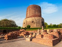 【shutterstock】インドの仏教寺院サルナートを散策♪