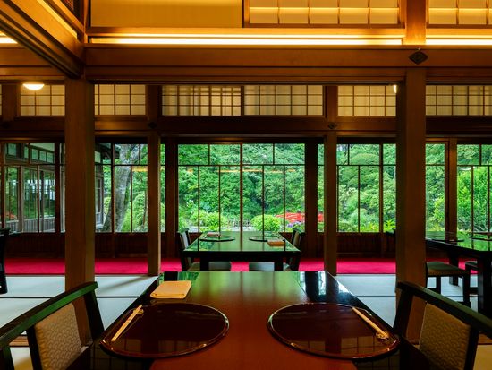 日本料理「菊華荘」食事処「御座所」① 　