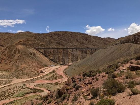 雲の列車「トレン・ア・ラス・ヌベス」で行く アンデス鉄道ツアー　標高4,220mを駆け抜ける ＜英語ガイド＞