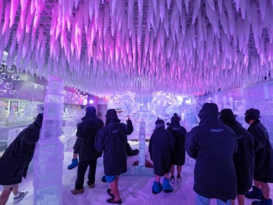 ドバイ・チルアウト アイスラウンジ（Chill Out Ice Lounge）入場チケット事前予約　灼熱のドバイでマイナス6度の世界を体験