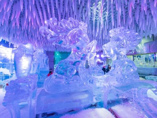 ドバイ・チルアウト アイスラウンジ（Chill Out Ice Lounge）入場チケット事前予約　灼熱のドバイでマイナス6度の世界を体験