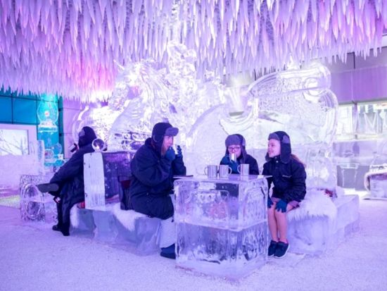 ドバイ・チルアウト アイスラウンジ（Chill Out Ice Lounge）入場チケット事前予約　灼熱のドバイでマイナス6度の世界を体験