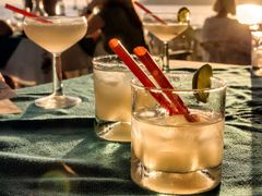 generic_margarita_cocktail_glasses_on_a_beach_bar_shutterstock_517964683
