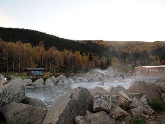 チェナ温泉日帰りツアー　屋外温泉で心身ともにリフレッシュ 温泉入浴料込み ＜日本語ガイド／フェアバンクス発＞