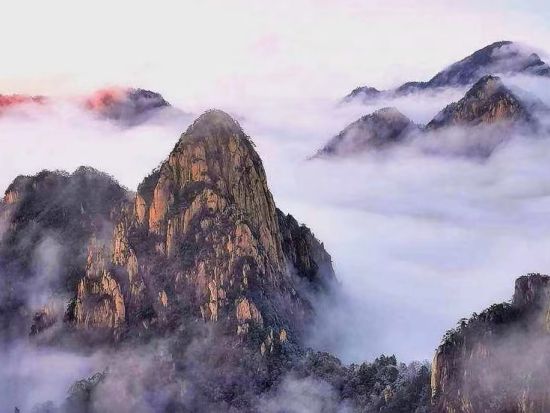 【黄山山頂宿泊 ご来光を拝むツアー】黄山＋宏村、世界遺産を巡る1泊2日間＜貸切／往復新幹線付／全食事付／北京発＞