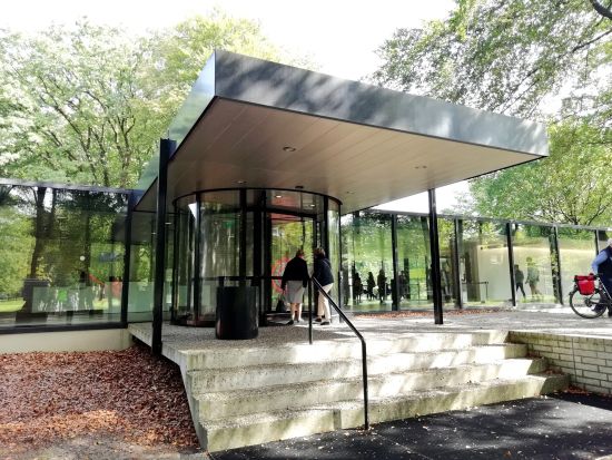 クレラー・ミュラー美術館送迎ツアー＜専用車貸切／日本語チャットサポート／アムステルダム発＞