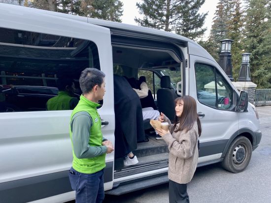 世界遺産カナディアンロッキー 貸切観光チャーター　少人数グループでの旅行におすすめ ＜10時間／日本語ドライバーガイド＞by バンフトップツアーズ