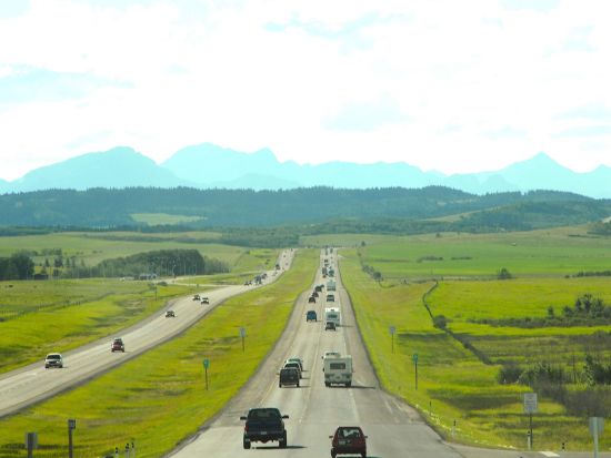 【空港送迎】カルガリー空港 ⇔ バンフまたはキャンモア市内 ＜乗合／日本語または英語ドライバーガイド＞