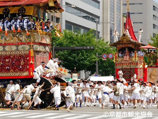 【2023申請トリミング】祇園祭山鉾巡行（前祭）鶏鉾・月鉾（京都市観光協会貸出画像）