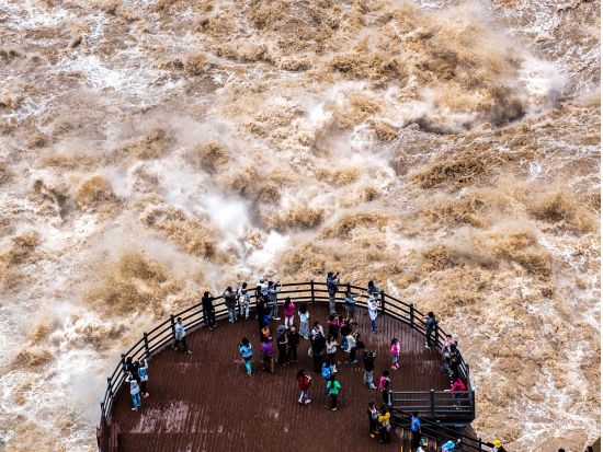 【ダイナミック雲南3日間】麗江古城＋玉龍雪山＋虎跳峡＋シャングリラ＜専用車と専属日本語ガイド付／昼食付/宿泊付＞