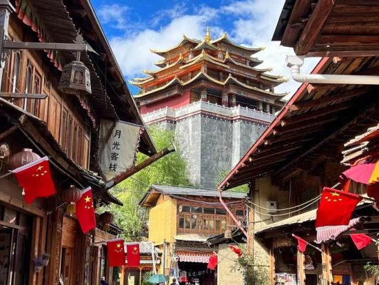 【上海発雲南への旅・3泊4日間】～麗江古城＋シャングリラ～上海からの往復航空券付・宿泊付・昼食付・専属日本語ガイドと専用車付・雲南観光名所網羅