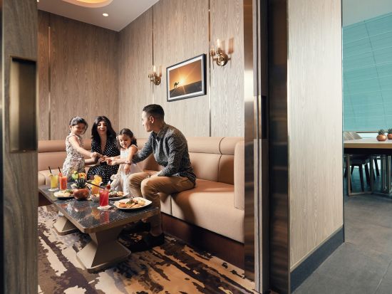 ドバイ国際空港（DXB）ラウンジチケット☆プラザ・プレミアムラウンジ（Plaza Premium Lounge）*ターミナル3（エミレーツ航空専用）[出発]
