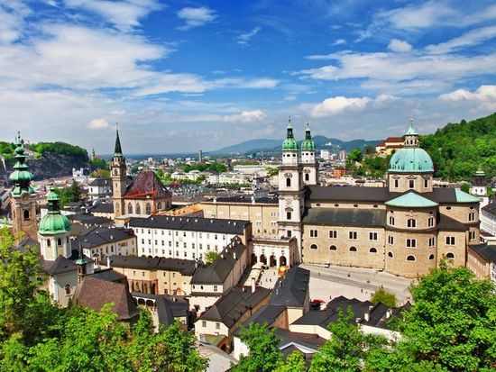 Austria_Salzburg_Old town_123RF_20340347