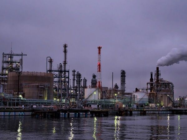 川崎工場夜景クルーズ SFのような不思議な光の世界へナイト