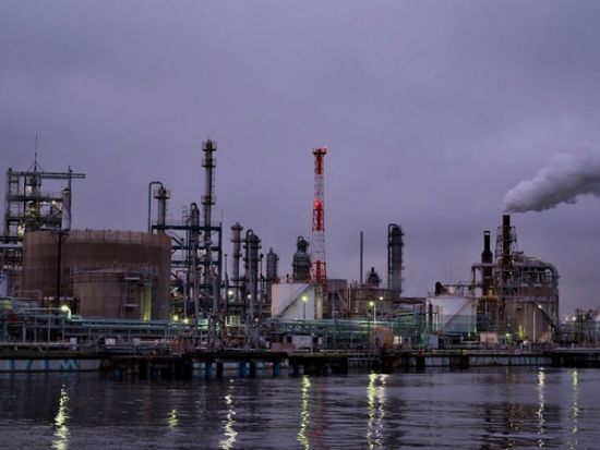 川崎工場夜景クルーズ SFのような不思議な光の世界へナイトクルージング＜ハンマーヘッド発着／90分＞