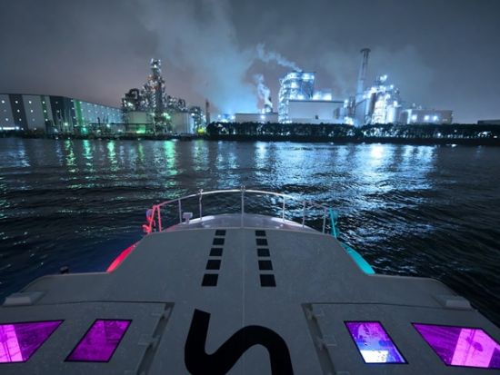 川崎工場夜景クルーズ SFのような不思議な光の世界へナイトクルージング＜ハンマーヘッド発着／90分＞