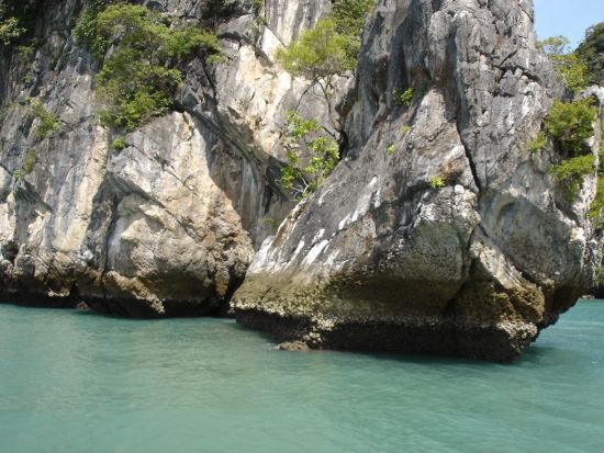 スピードボート貸切　ホン島＆バクビア島＆ラディン島 日帰り観光ツアー ＜日本語ガイド／クラビ発＞