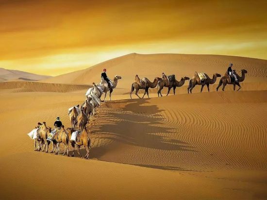 【4/10～11/25限定】中国絶景を巡る敦煌グランピング5泊6日ツアー　チャカ塩湖＋張掖七彩山＋嘉峪関長城＋敦煌莫高窟＋鳴沙山月牙泉＜空港送迎／貸切＞