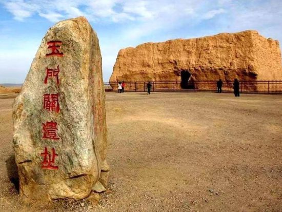 【敦煌ハイライト日帰りツアー】ヤルダン魔鬼城＋玉門関 漢代長城＋陽関＜専属日本語ガイド＋専用車／昼食付／敦煌発・混載無し＞