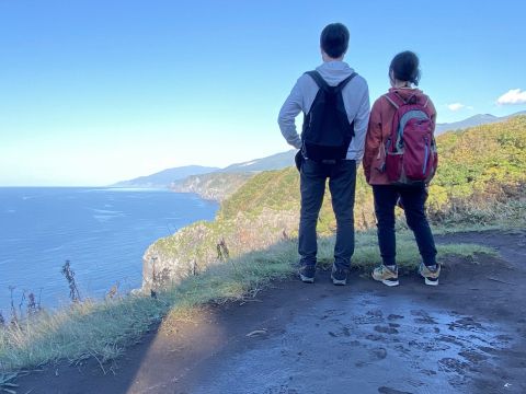 知床 原生林＆けもの道トレッキングツアー 知床の絶景をベテランガイドとドキドキ&ワクワク散策＜9～10月／双眼鏡レンタル／斜里町発／ウトロエリア送迎可＞