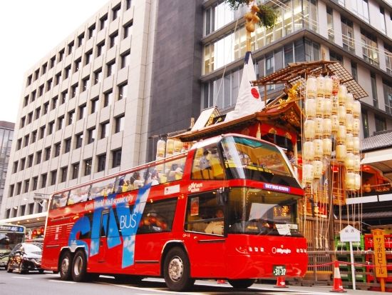 スカイバス京都 祇園祭ドライブコース（2026/7/13～7/16限定）＜京都駅発＞by おこしバス（京都定期観光バス）