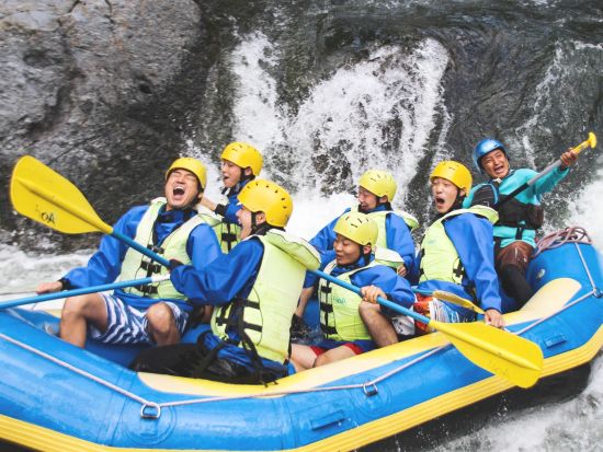 鵡川or沙流川 半日ラフティング 迫力満点の激流川で水遊びを満喫！リピーターにも人気＜4～10月／中学生以上／3時間／日高＞ 